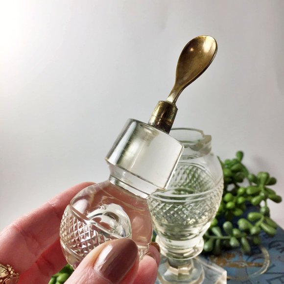 ANTIQUE Victorian Cut Glass Crystal Cayenne Spice Bottle with Gold Spoon Spice J - Picture 4 of 12